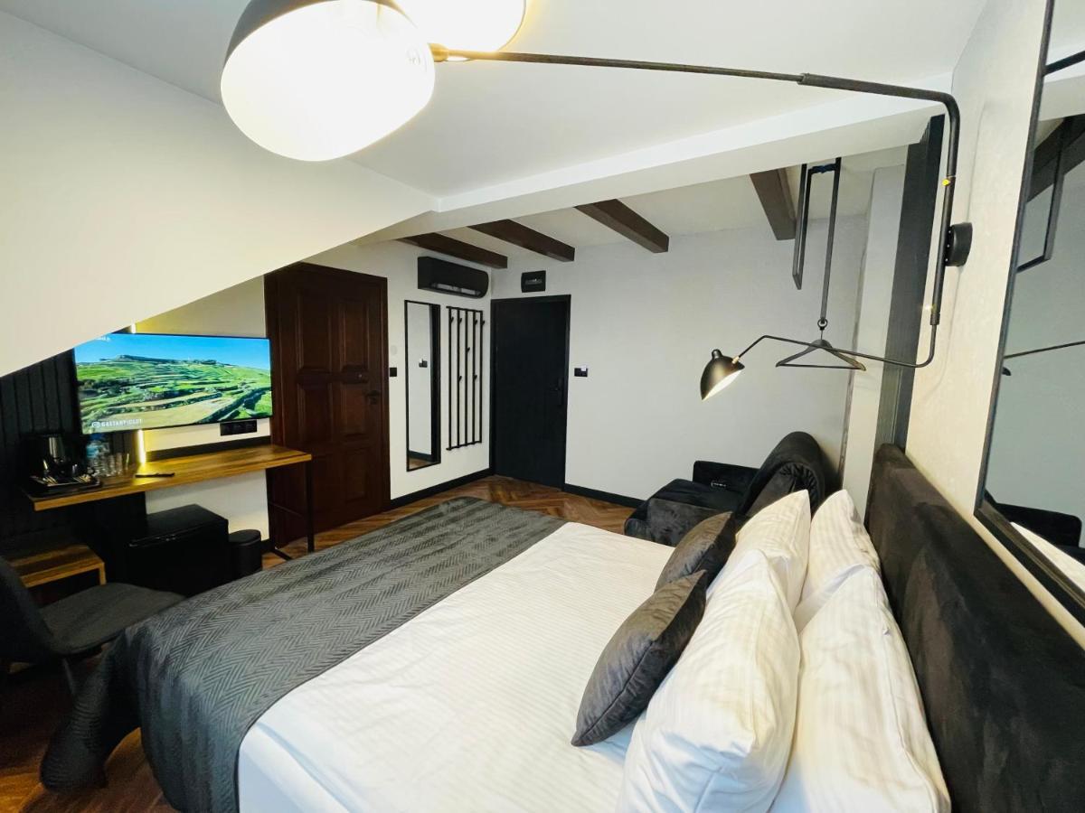 Hotel Millennium شاسْنيشْ المظهر الخارجي الصورة