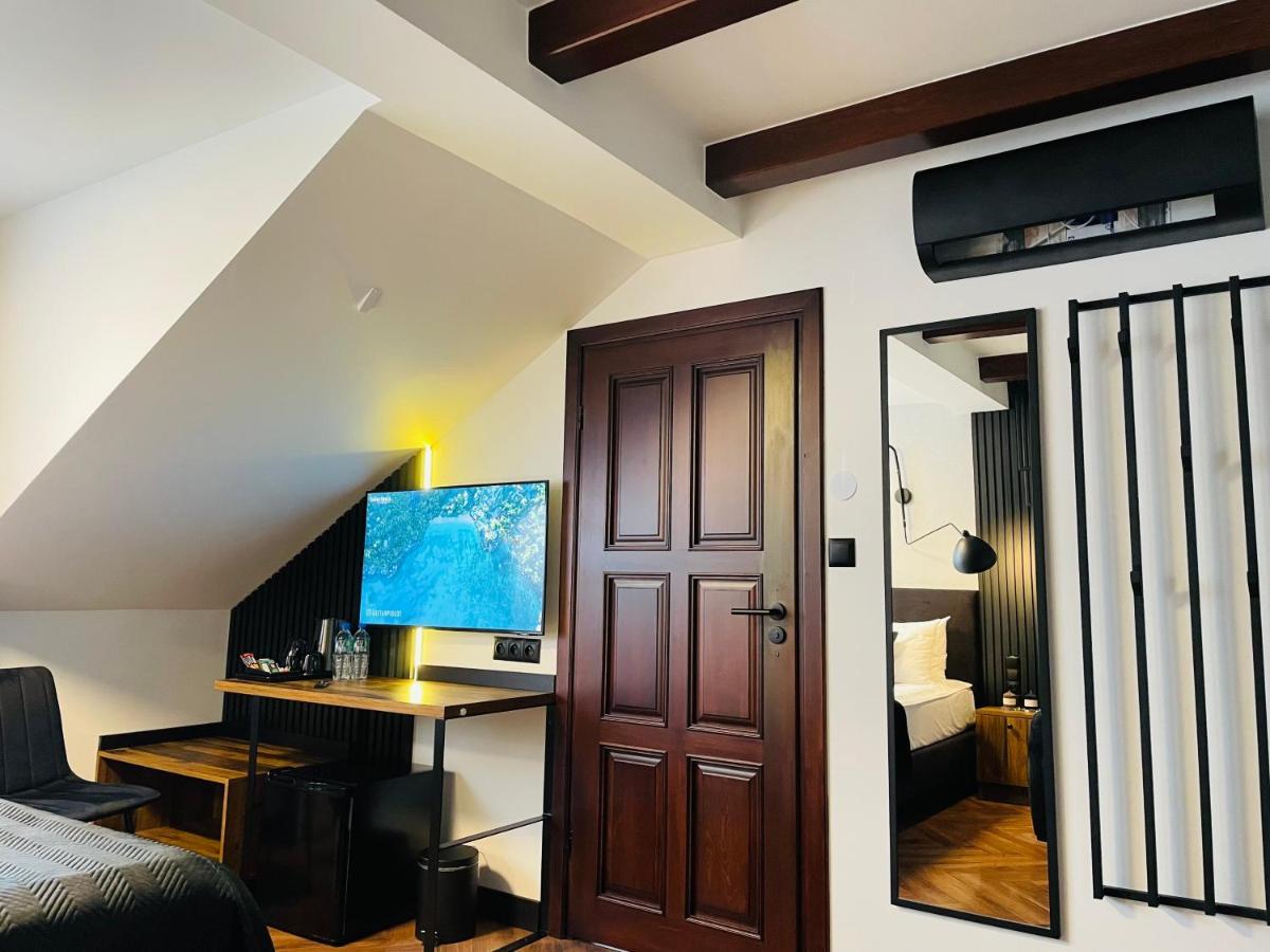 Hotel Millennium شاسْنيشْ المظهر الخارجي الصورة