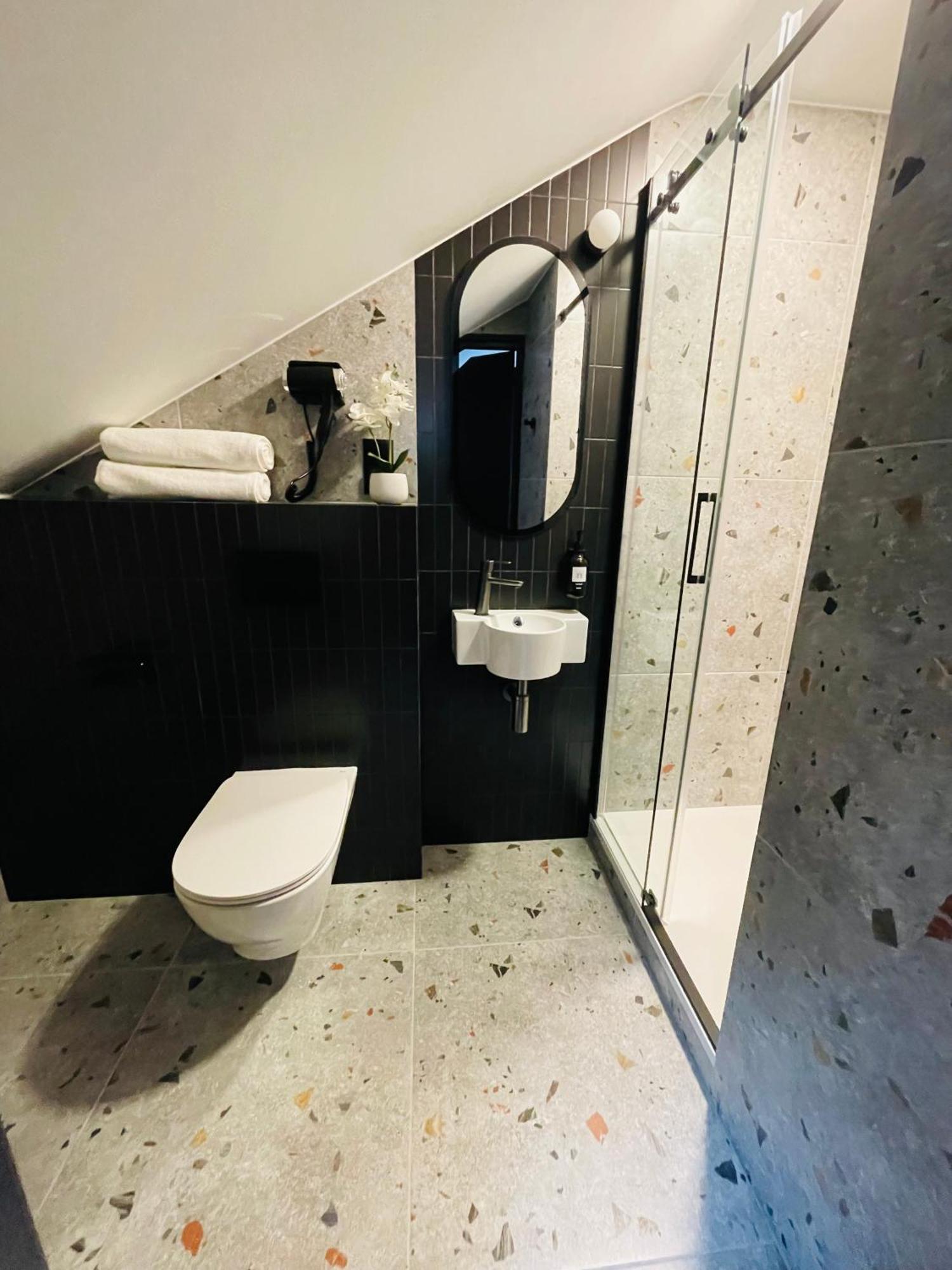 Hotel Millennium شاسْنيشْ المظهر الخارجي الصورة