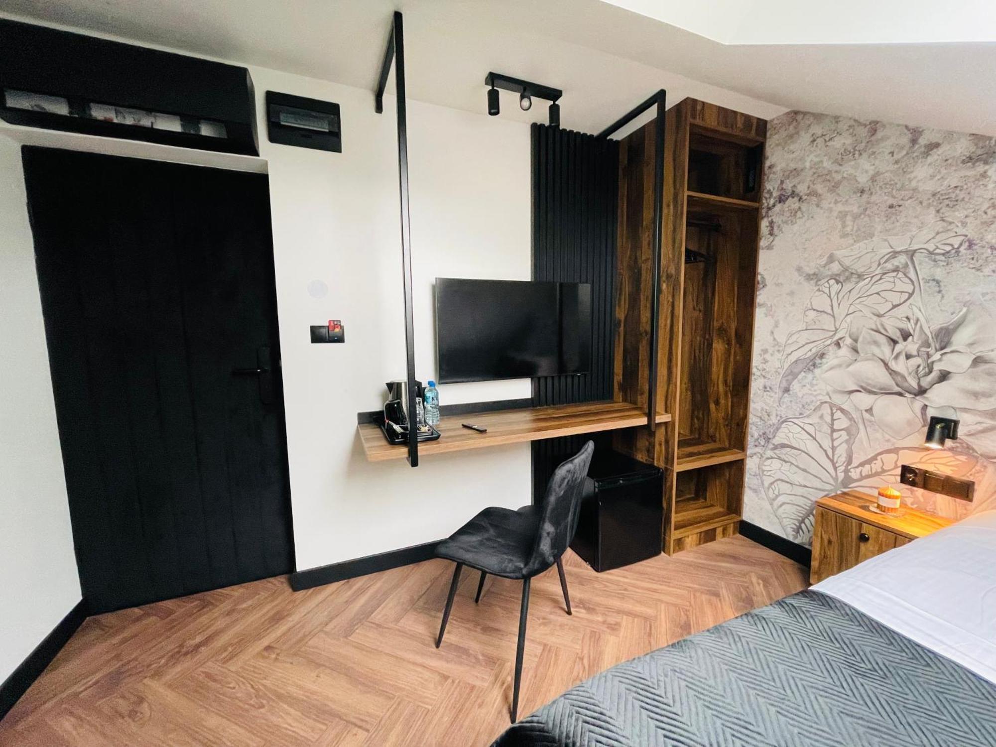 Hotel Millennium شاسْنيشْ المظهر الخارجي الصورة
