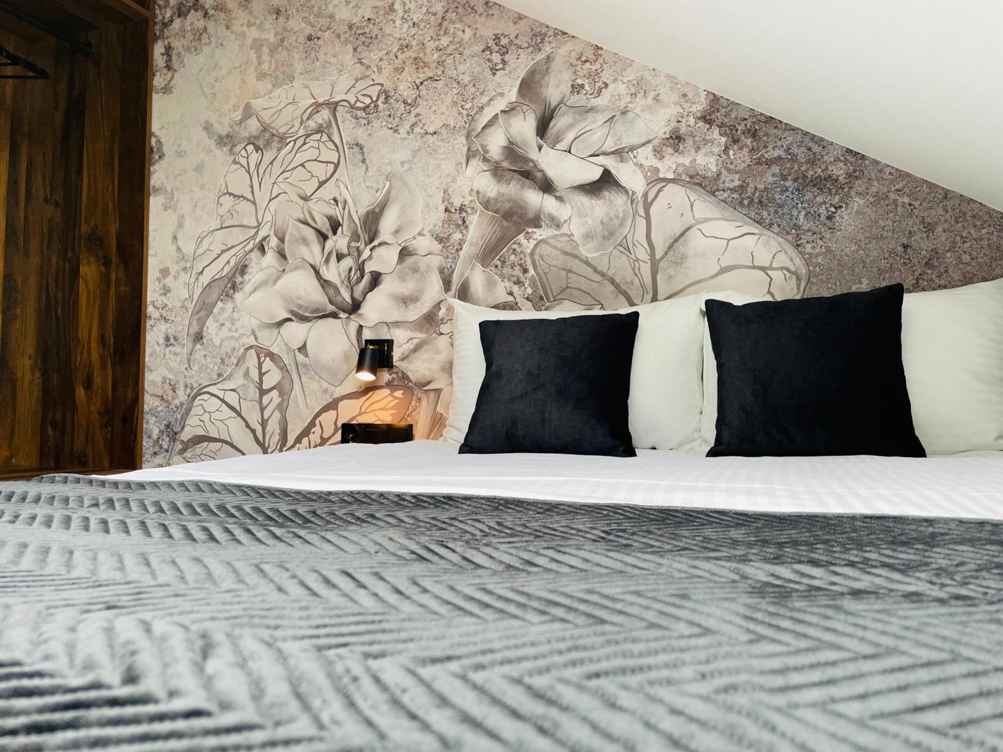 Hotel Millennium شاسْنيشْ المظهر الخارجي الصورة