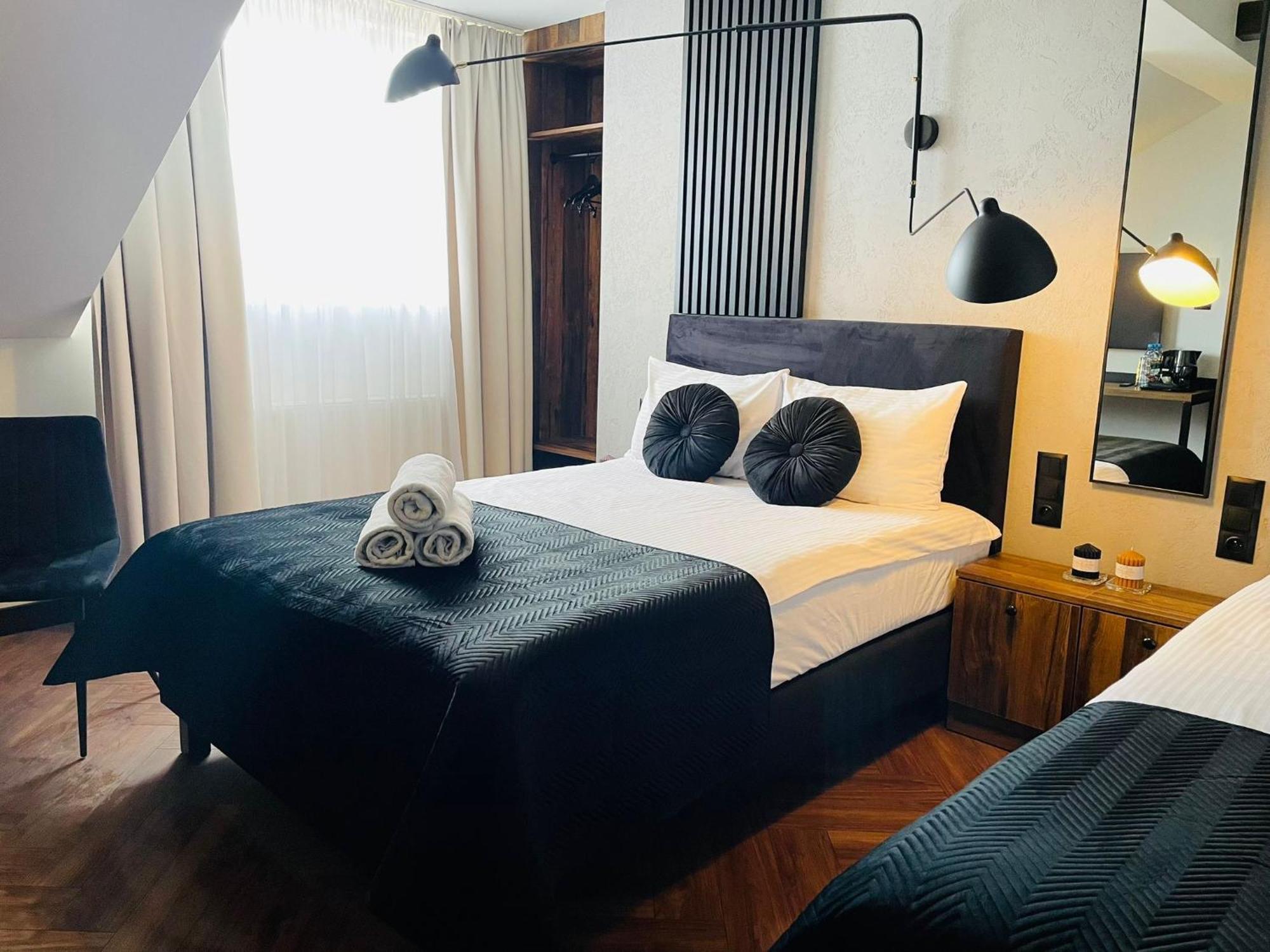 Hotel Millennium شاسْنيشْ المظهر الخارجي الصورة
