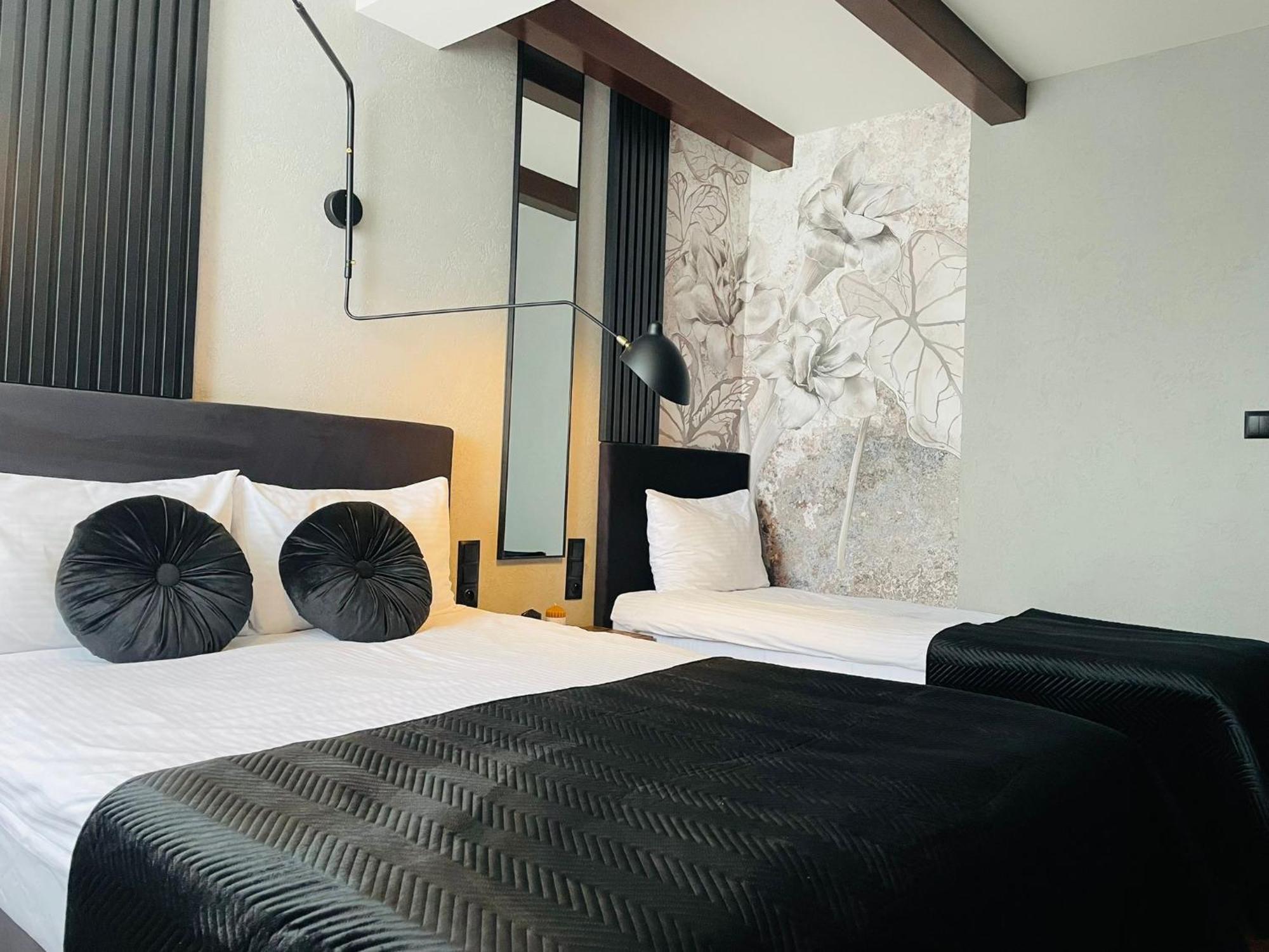 Hotel Millennium شاسْنيشْ المظهر الخارجي الصورة
