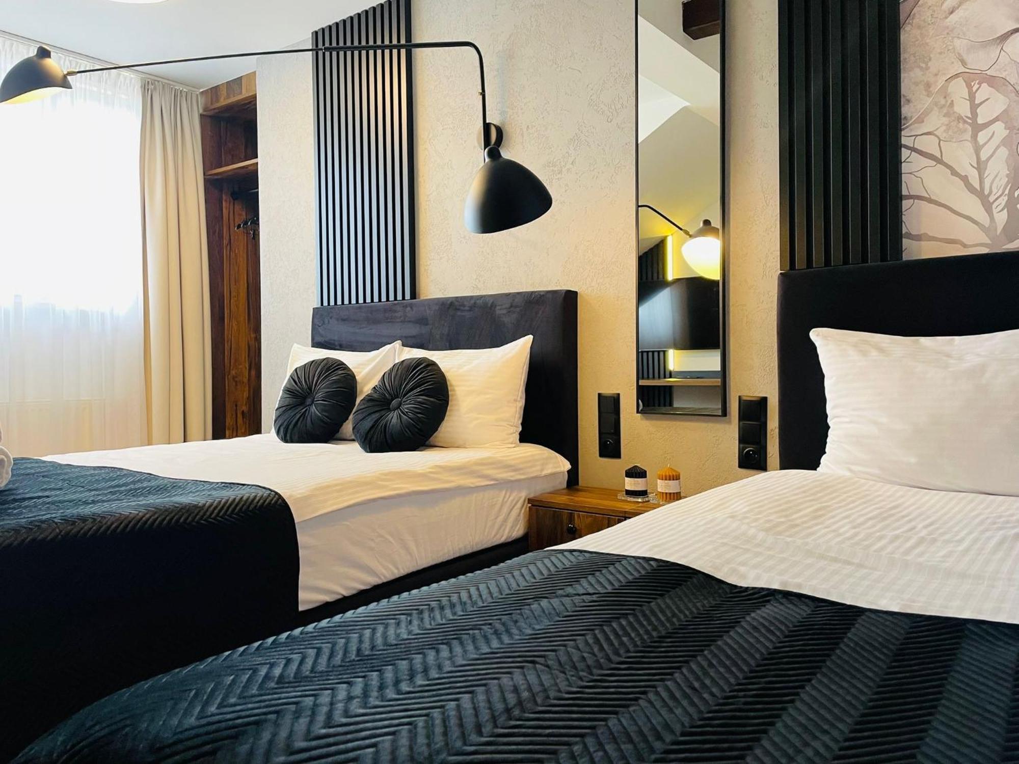Hotel Millennium شاسْنيشْ المظهر الخارجي الصورة