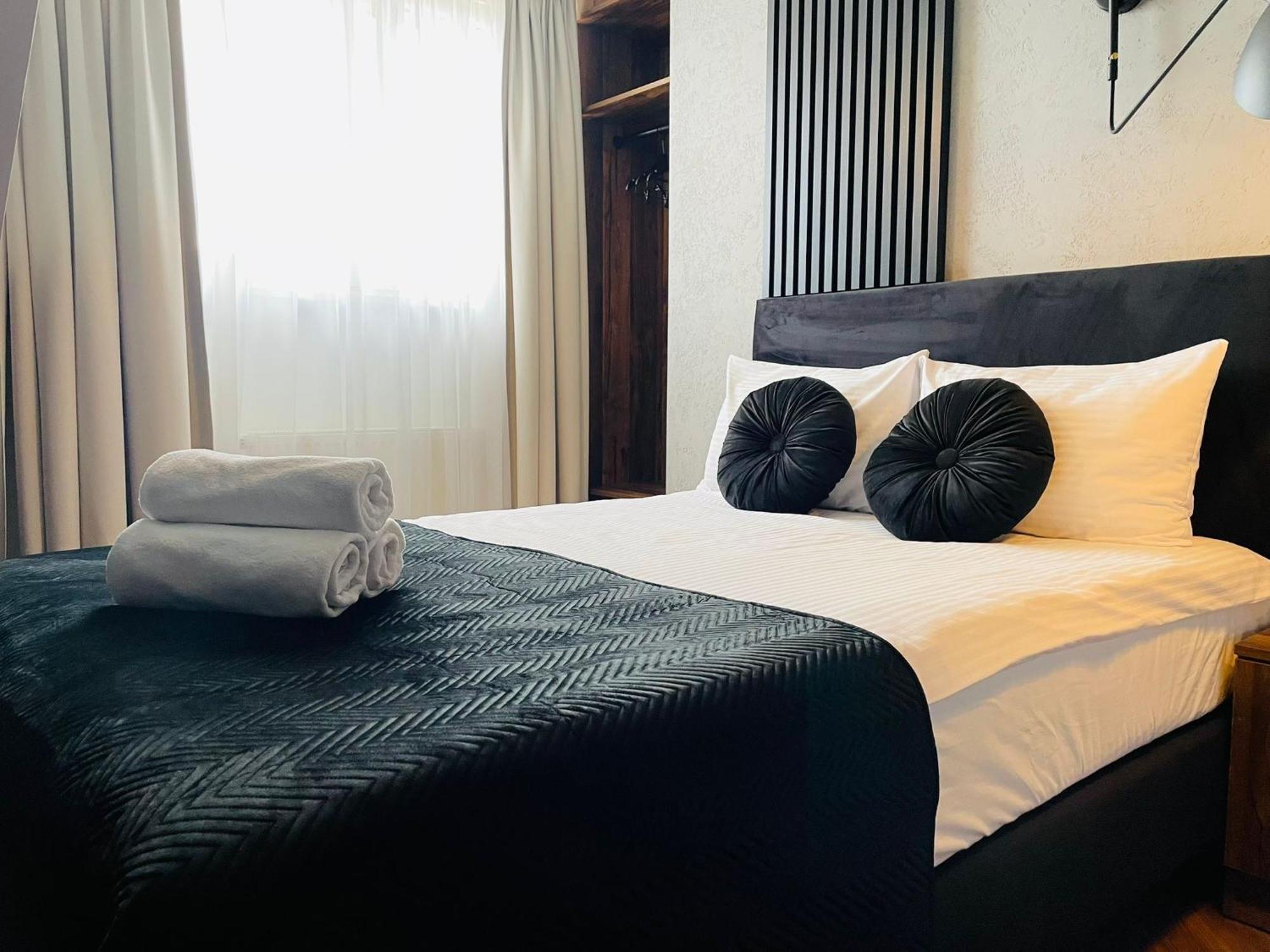 Hotel Millennium شاسْنيشْ المظهر الخارجي الصورة