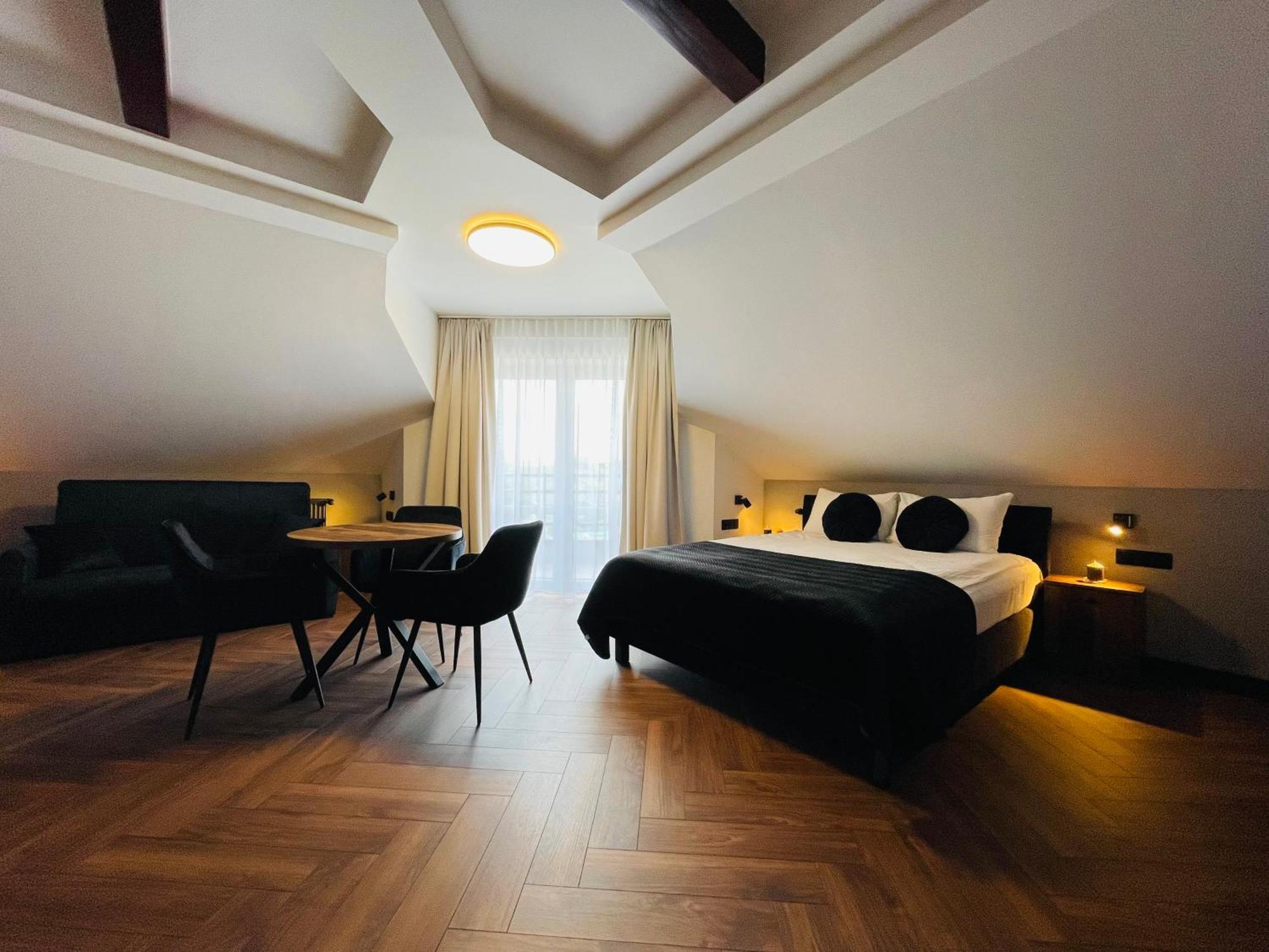 Hotel Millennium شاسْنيشْ المظهر الخارجي الصورة