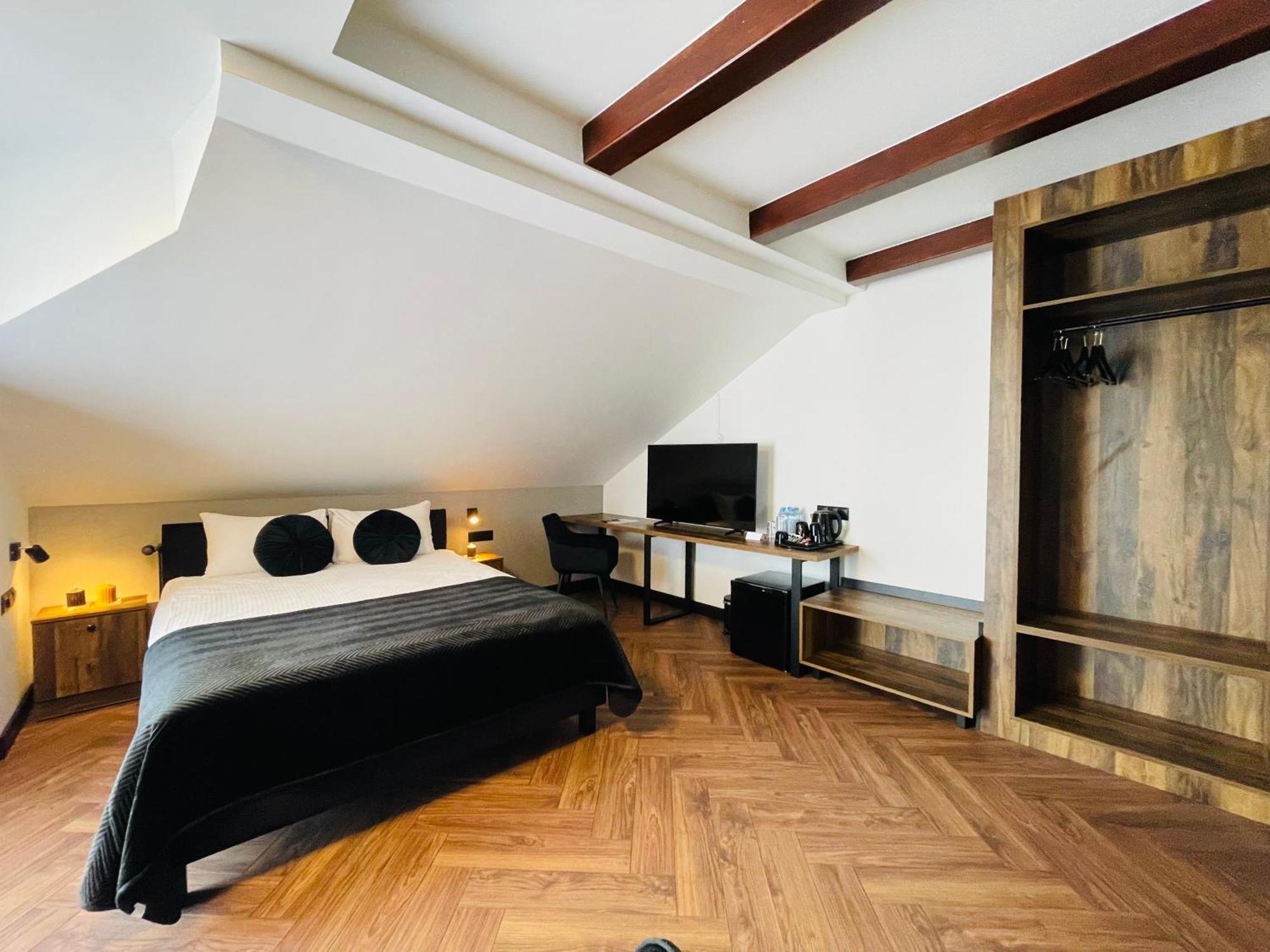 Hotel Millennium شاسْنيشْ المظهر الخارجي الصورة