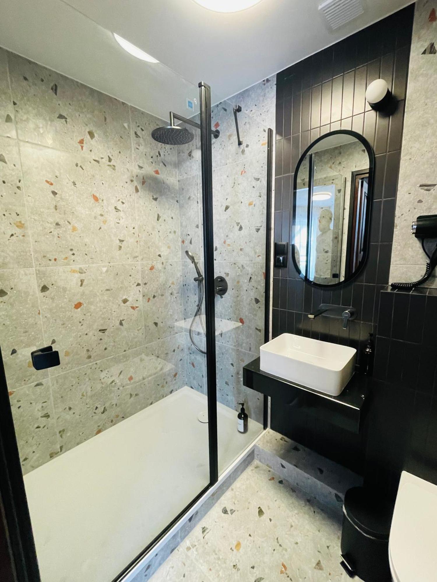 Hotel Millennium شاسْنيشْ المظهر الخارجي الصورة