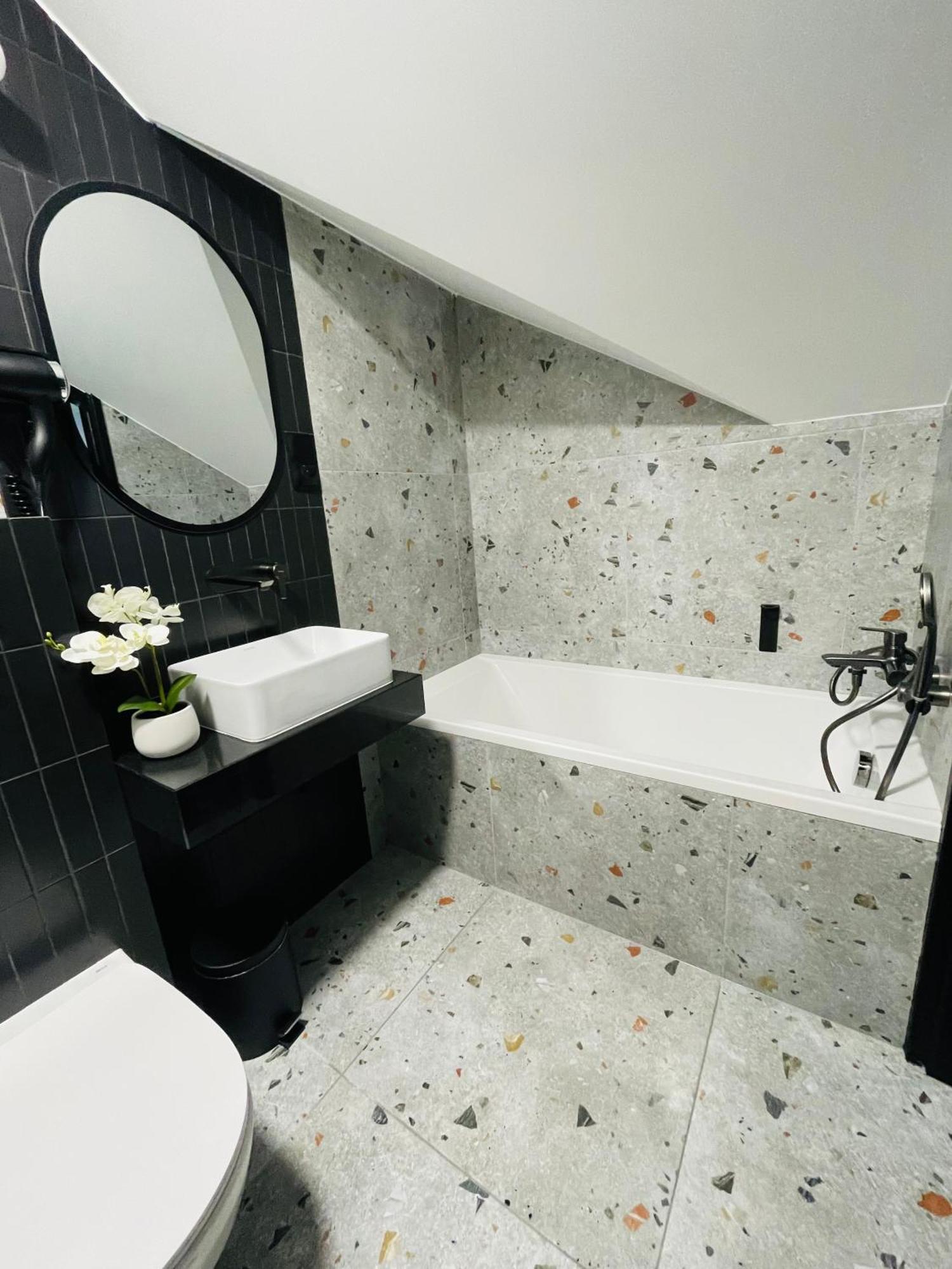 Hotel Millennium شاسْنيشْ المظهر الخارجي الصورة